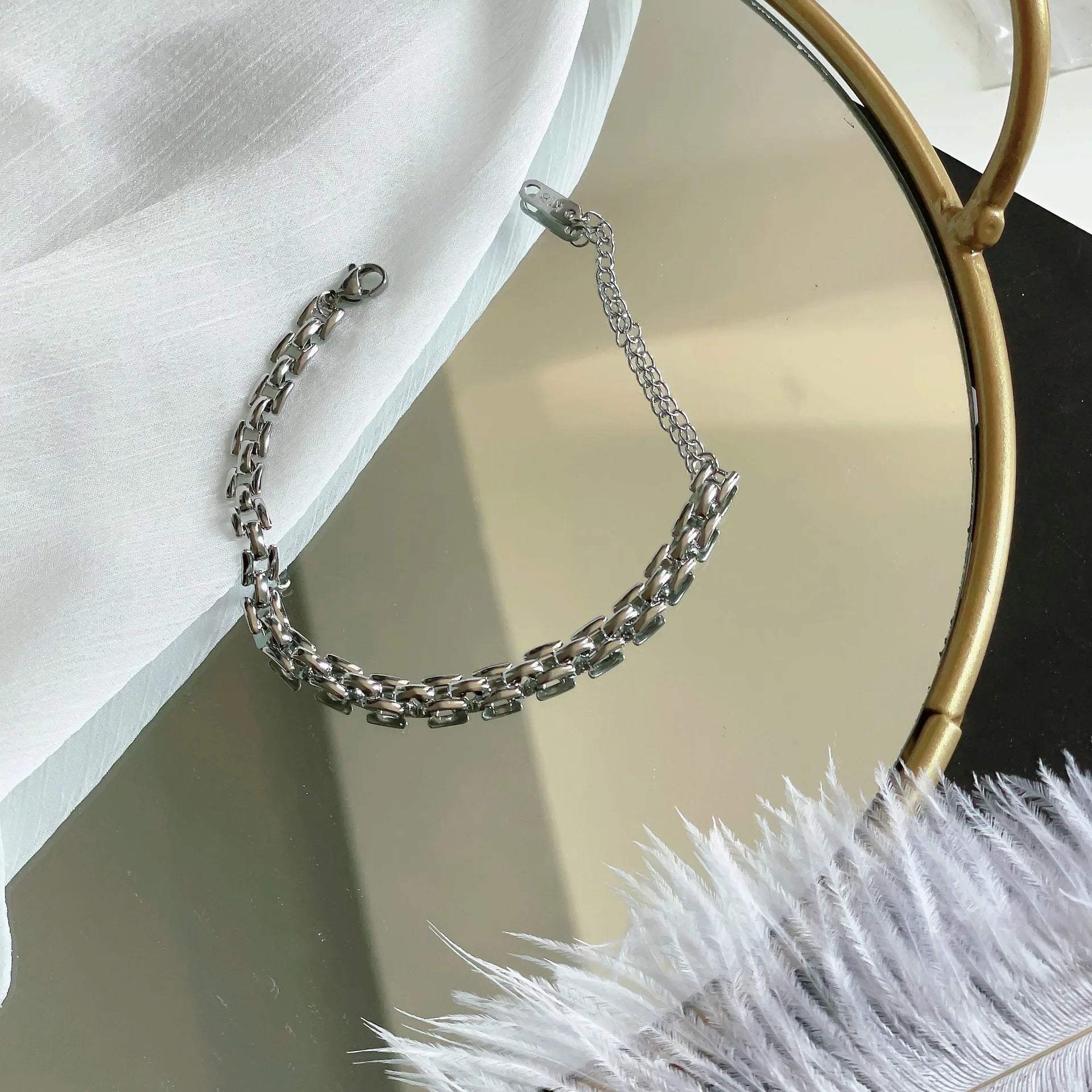 Linear Luxe